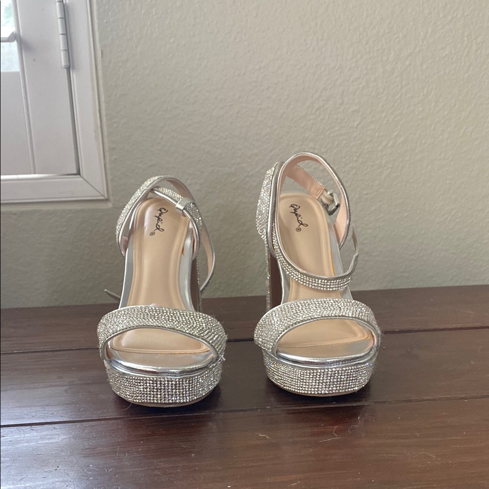 Qupid Silver Heels Elegant Design